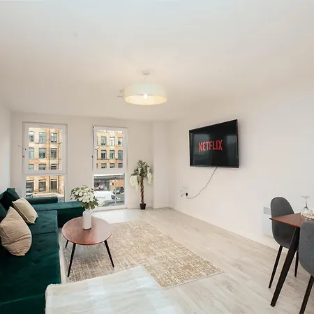 Dock Riverside Sleeps 10 With Free Parking Leeds (West Yorkshire)