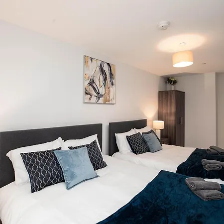 Apartment Dock Riverside Sleeps 10 With Free Parking