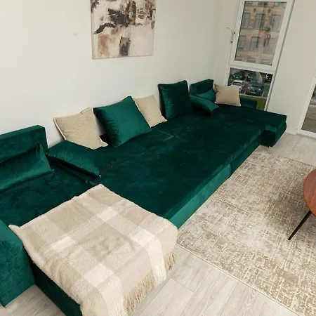 Apartment Dock Riverside Sleeps 10 With Free Parking
