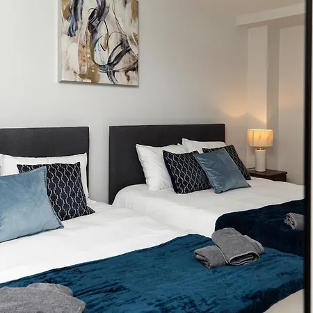 Dock Riverside Sleeps 10 With Free Parking Apartment Leeds (West Yorkshire)