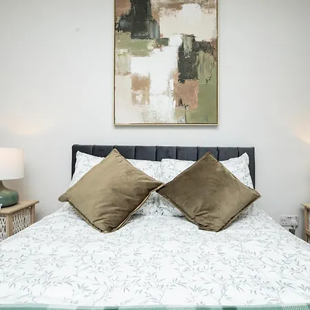Dock Riverside Sleeps 10 With Free Parking Apartment *