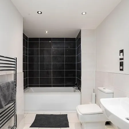 Dock Riverside Sleeps 10 With Free Parking Apartment *