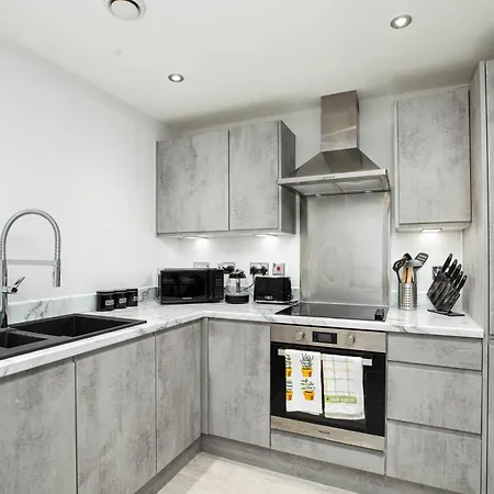 Dock Riverside Sleeps 10 With Free Parking Leeds (West Yorkshire)