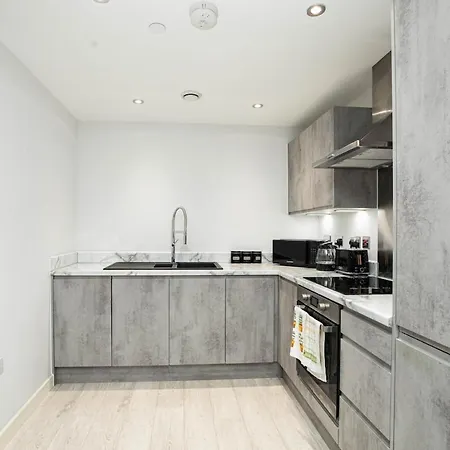 Dock Riverside Sleeps 10 With Free Parking *