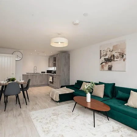 Dock Riverside Sleeps 10 With Free Parking *