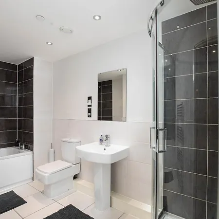 Dock Riverside Sleeps 10 With Free Parking Apartment *