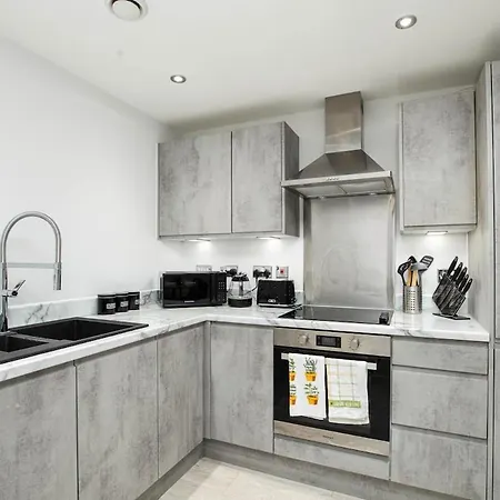 Dock Riverside Sleeps 10 With Free Parking * Leeds (West Yorkshire)